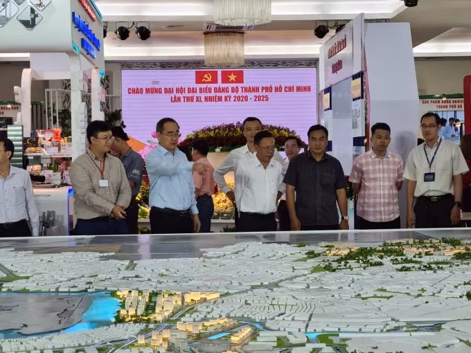 Đồng chí Nguyễn Thiện Nhân - người trực tiếp theo dõi, chỉ đạo Đảng bộ TPHCM chỉ đạo tại Đại hội Đảng bộ TP HCM.