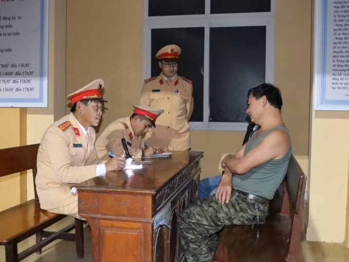 CSGT làm việc với Nguyễn Văn Bảo