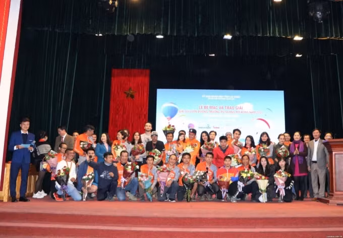 Phi công tham gia thi đấu tại Giải Dù lượn đường trường PuTaLeng mở rộng năm 2020. Ảnh: doisong.vn