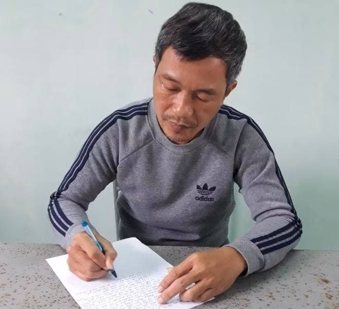Hồ Văn Đính bị bắt tại cơ quan Công an. Ảnh: vtc.vn