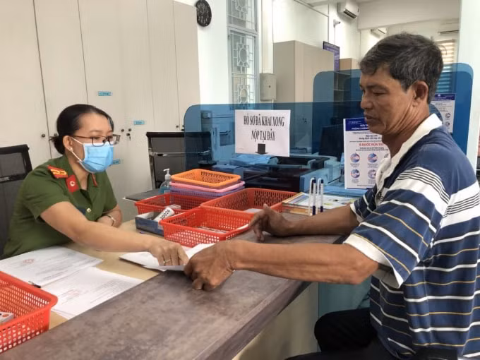 Từ ngày 1/1/2021, Công an TP.HCM sẽ tiến hành cấp đổi căn cước công dân có gắn chip cho trên 10 triệu dân.