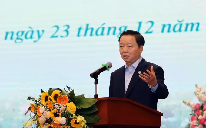 Ông Trần Hồng Hà- Bộ trưởng Bộ TNMT nhấn mạnh các nhiệm vụ trọng tâm của ngành Quản lý đất đai trong năm 2021. Ảnh: Trường Giang