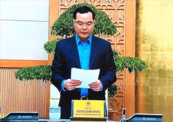 Chủ tịch Tổng LĐLĐ VN Nguyễn Đình Khang phát biểu tại hội nghị. Ảnh: LĐ