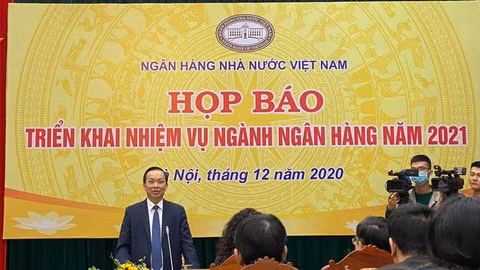 Phó Thống đốc NHNN Đào Minh Tú thông tin tại họp báo.