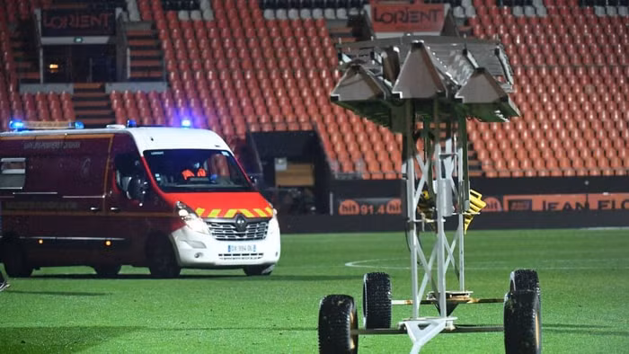 Xe cấp cứu sau đó nhanh chóng có mặt tại hiện trường. Ảnh: sport5.vn