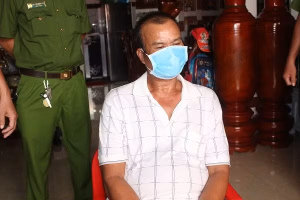 Đối tượng Kim Anh bị bắt giữ tại cơ quan Công an. Ảnh: congly.vn