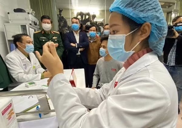 Thủ tướng Nguyễn Xuân Phúc yêu cầu tạo điều kiện tối đa cho nghiên cứu vaccine COVID-19 trong nước