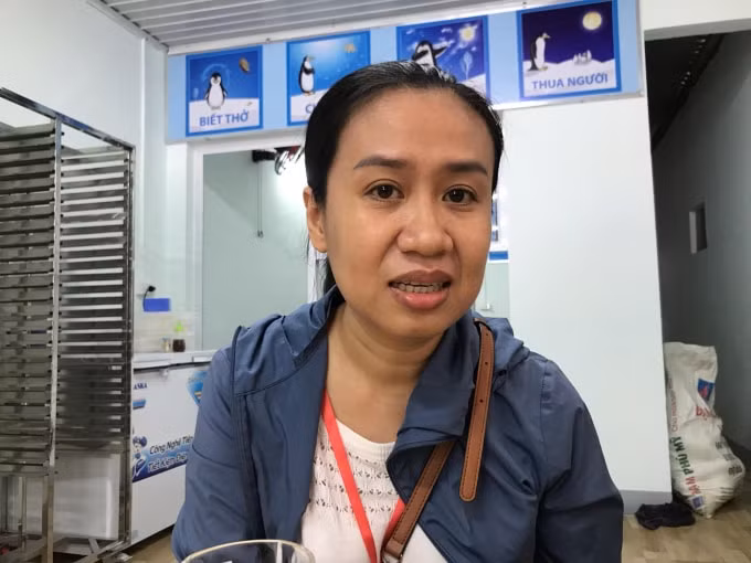 Chị Châu Thị Bích Nga (41 tuổi), Giám đốc Quỹ từ thiện Bông Sen cho biết, quán cơm Yên Vui ở Nghệ An là cùng thuộc trong hàng loạt quán cơm từ thiện được mở trước đó với tên gọi Nụ Cười ở TP. HCM và các quán cơm Yên Vui ở các tỉnh thành khác trên cả nước để giúp đỡ những người nghèo.