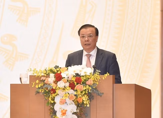 Bộ trưởng Bộ Tài chính Đinh Tiến Dũng phát biểu tại Hội nghị.