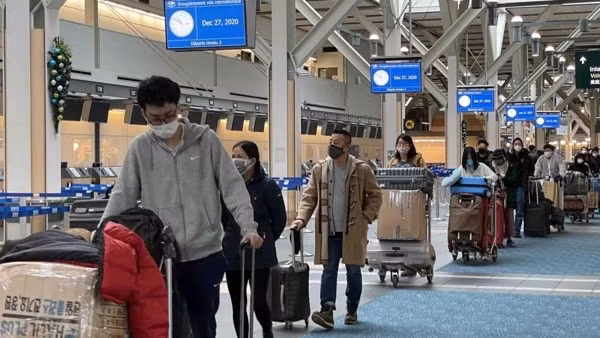 Gần 360 công dân Việt Nam từ Canada vừa được các cơ quan chức năng của Bộ Ngoại giao đưa về nước