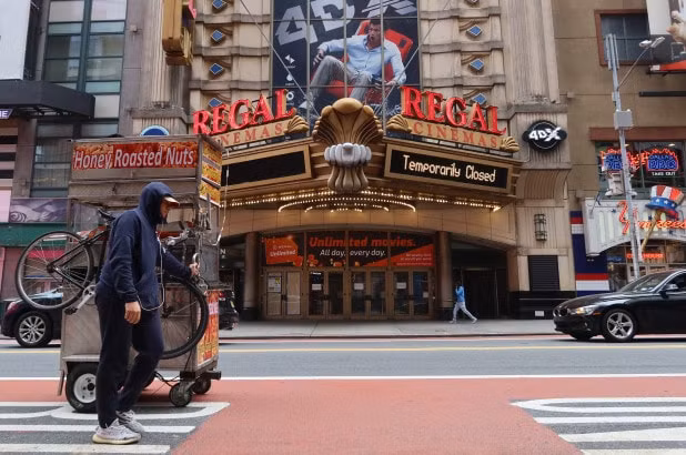 Rạp chiếu phim Regal ở New York, Mỹ. Ảnh: GI