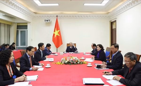 Thủ tướng Nguyễn Xuân Phúc điện đàm với Tổng thống Hoa Kỳ Donald Trump, ngày 22/12. Ảnh: VGP