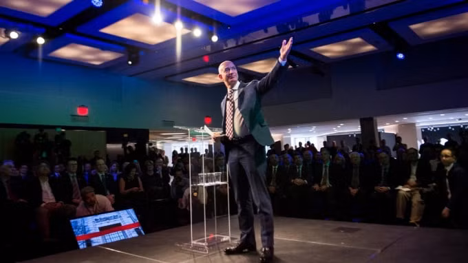 Người sáng lập Amazon và chủ sở hữu của Washington Post, Jeff Bezos tại một buổi lễ khai trương trụ sở mới của The Washington Post vào tháng 1 năm 2016. Ảnh: Getty Images