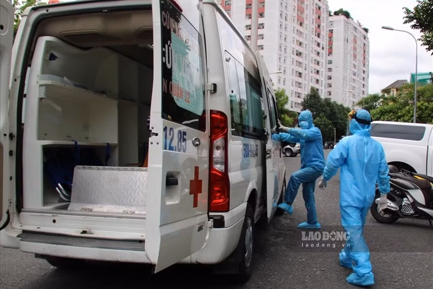 Cơ quan y tế hiện đã lấy mẫu xét nghiệm Covid-19 đối với 5 trường hợp người Trung Quốc nhập cảnh trái phép. Ảnh minh họa: laodong.vn