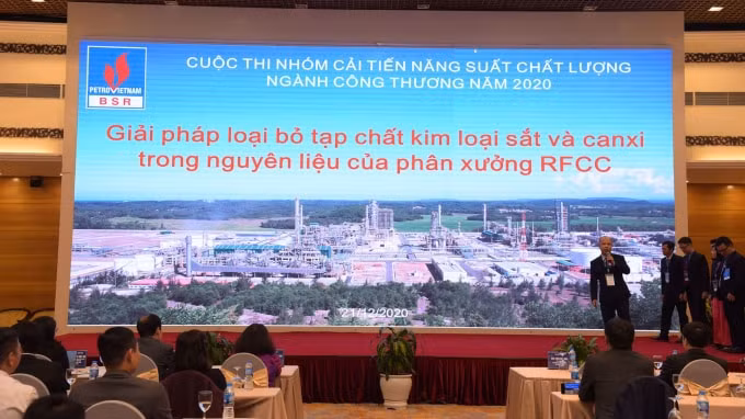Ông Đặng Ngọc Đình Điệp - Phó Giám đốc Nhà máy Lọc dầu Dung Quất trình bày nội dung giải pháp.