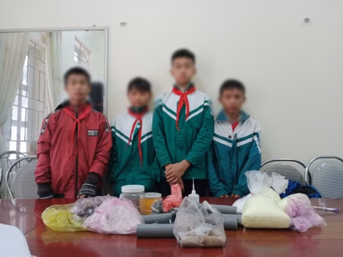 Cả 4 em tham gia chế tạo pháo để sử dụng đều là học sinh một trường THCS trên địa bàn Lộc Hà.
