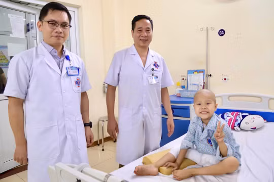 Thành công từ ca phẫu thuật đặc biệt cho bệnh nhi ung thư xương