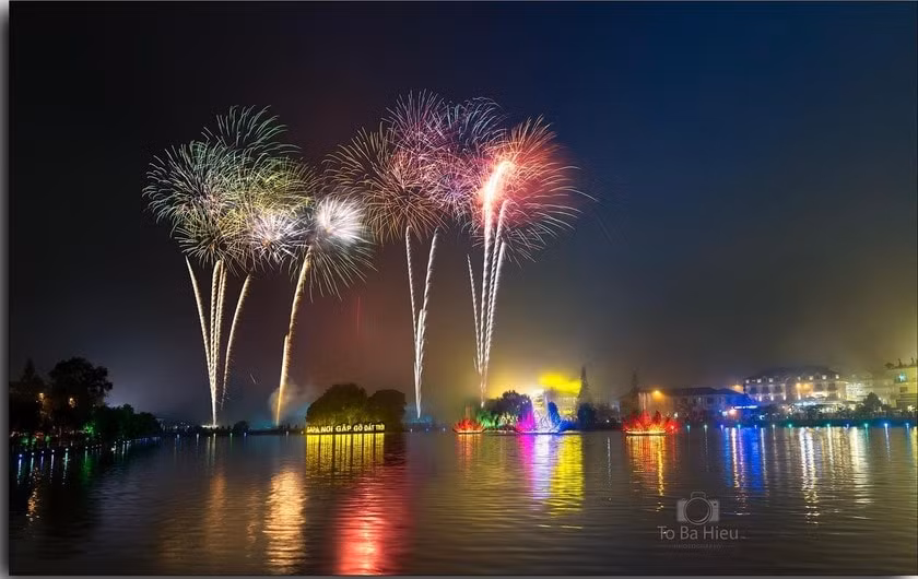 lao cai to chuc dem van nghe huu nghi viet trung sa pa ban phao hoa mung nam moi 2024 hinh 1