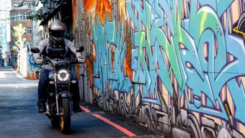 ngam nhin fz x 2024 voi kieu dang hoai co va khoi dong co toi co hinh 3