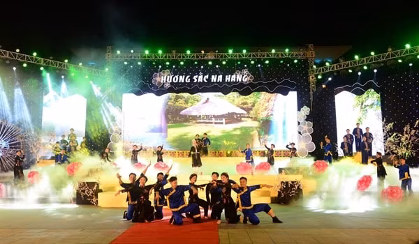 na hang quang ba ban sac van hoa tiem nang du lich toi du khach hinh 1