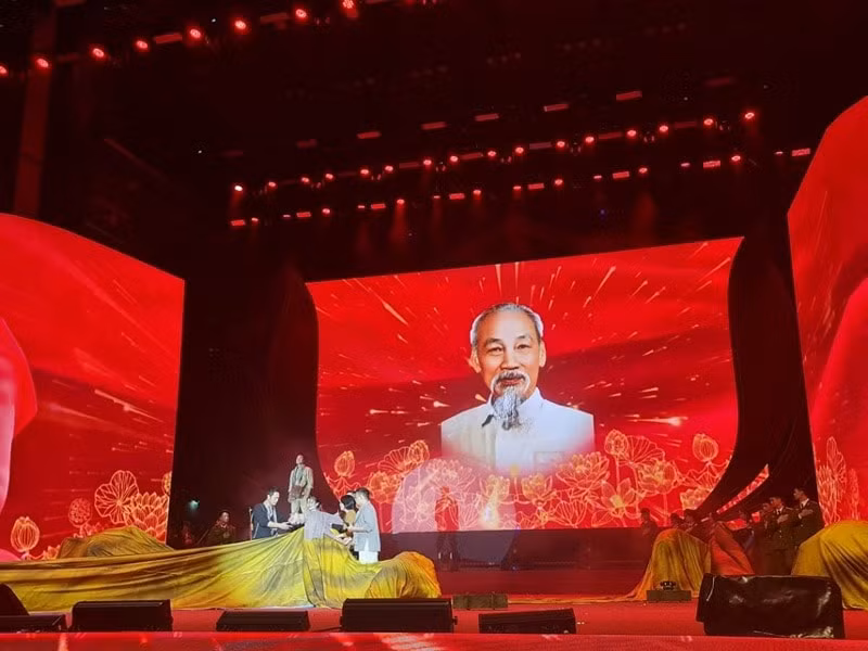 xuc dong chuong trinh nghe thuat dac biet loi nguoi anh duong dan loi hinh 1