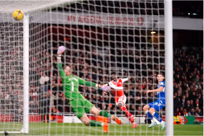 danh bai everton arsenal khang dinh tham vong vo dich ngoai hang anh hinh 2