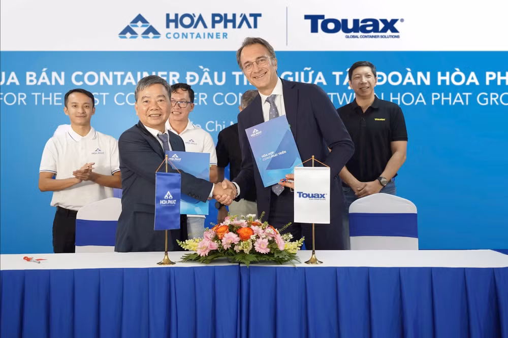 Hòa Phát bàn giao container cho Touax Container Leasing