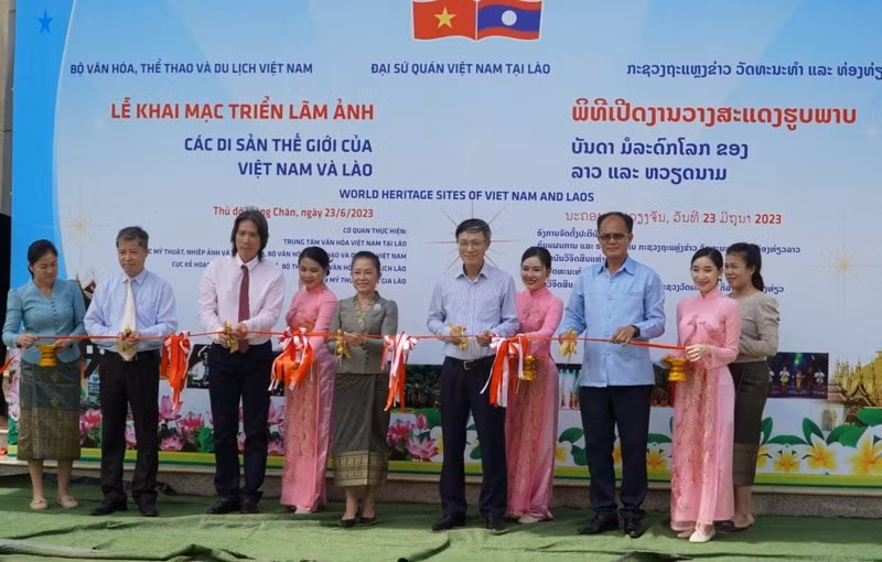 trien lam anh cac di san cua viet nam va lao hinh 1