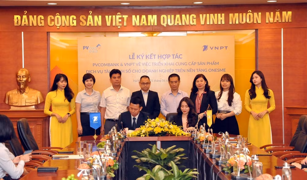 vnpt hop tac pvcombank cung cap cac giai phap tai chinh so cho doanh nghiep hinh 1