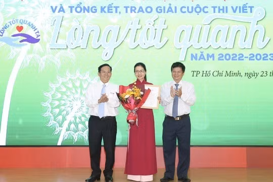 bao nguoi lao dong tong ket va trao giai cuoc thi viet long tot quanh ta lan thu nhat hinh 2