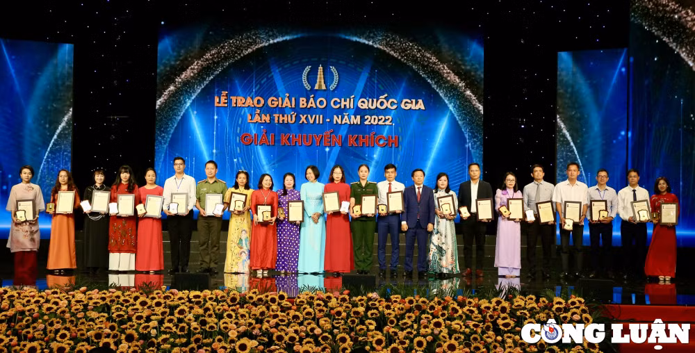 nguoi lam bao tiep tuc dan than di dau trong nhung van de lon cua dat nuoc hinh 11