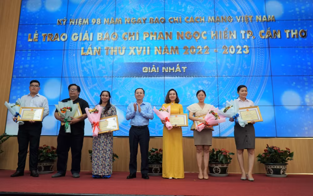 doi ngu nha bao phong vien dong gop tich cuc cho su phat trien chung cua thanh phocan tho hinh 1