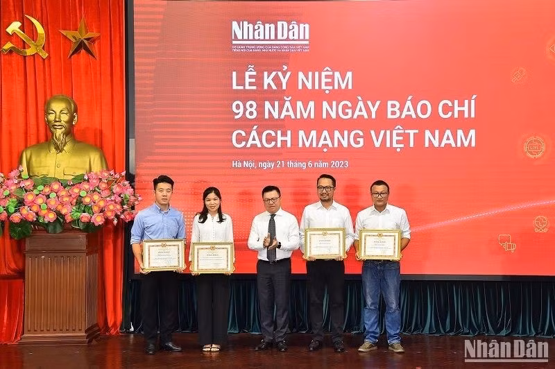 bao nhan dan ky niem 98 nam ngay bao chi cach mang va trao giai bao chi nhan dan hinh 2