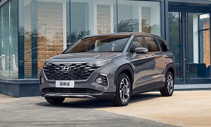hyundai custo bi bat gap chay thu tai viet nam doi thu nang ky cua toyota innova hinh 3