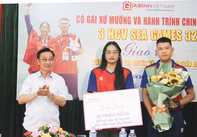 trao 200 trieu dong trong buoi giao luu cua vdv cao thi duyen voi gia dinh viet nam hinh 4