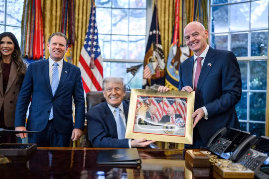 Tổng thống Mỹ Donald Trump bày tỏ sự ủng hộ với Chủ tịch FIFA Infantino 