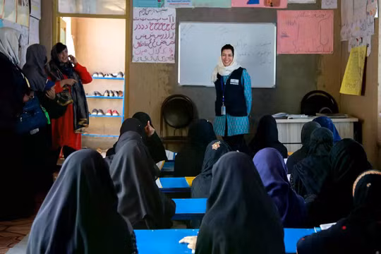 UNESCO: Khoảng 2,4 triệu trẻ em gái Afghanistan bị tước quyền đến trường