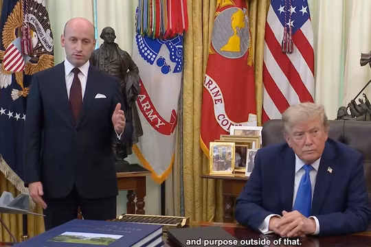 Ông Trump ký hai sắc lệnh mới siết quyền công dân theo nơi sinh