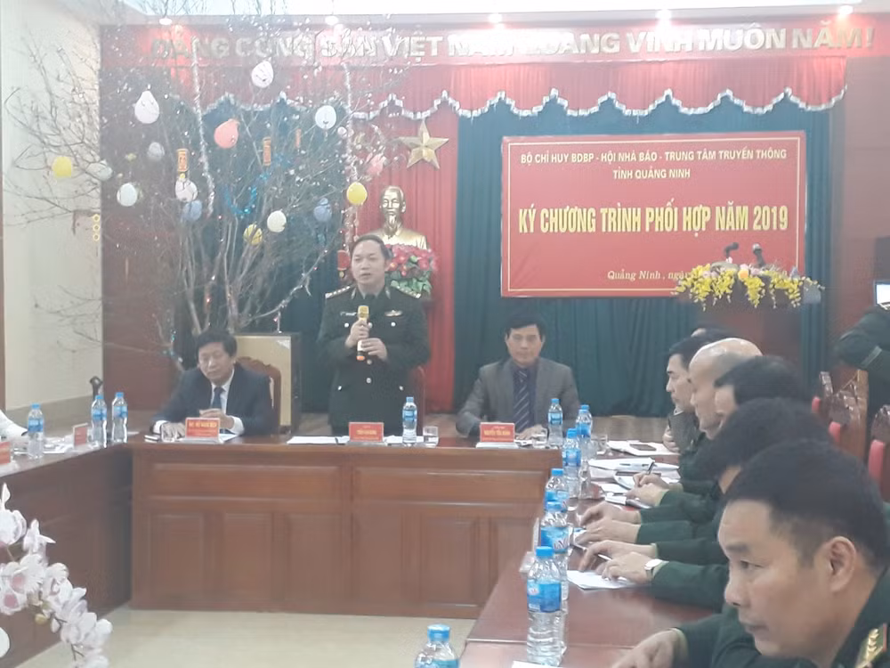 Đại tá Trần Văn Bừng, Chính ủy BĐBP tỉnh phát biểu trong Hội nghị