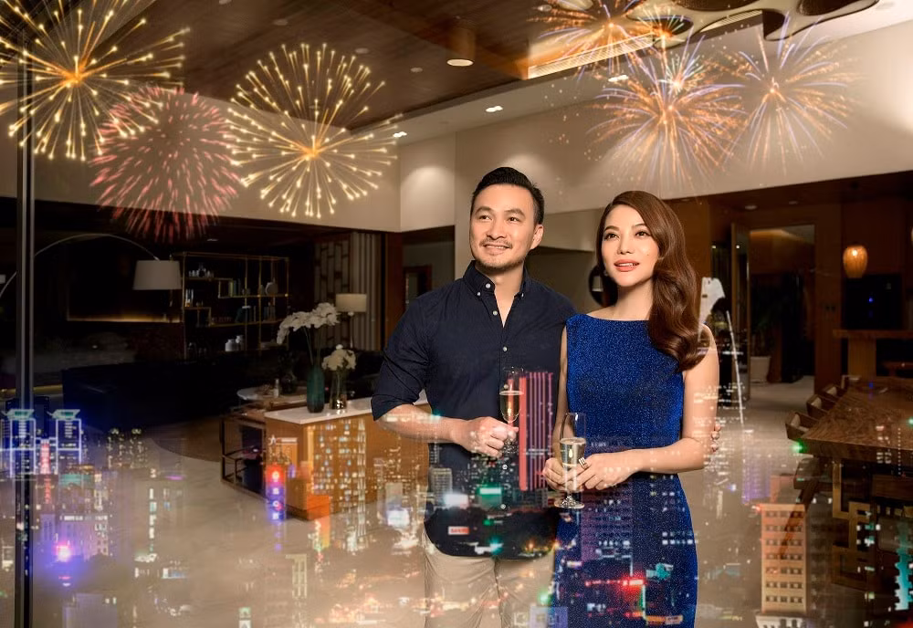 Diễn viên Trương Ngọc Ánh - Chi Bảo tận hưởng tầm nhìn triệu đô hướng đến các công trình biểu tượng trung tâm Q.1