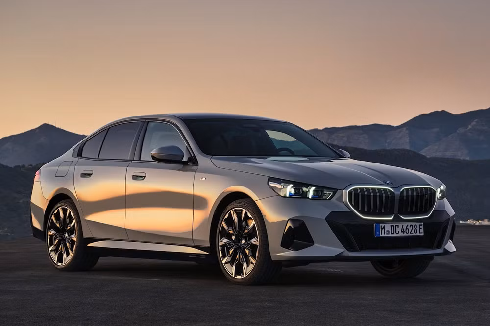 bmw 5 series the he thu 8 chinh thuc trinh lang hinh 10