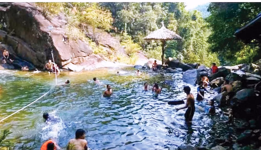 Thác Kazan (xã Thượng Lộ, huyện Nam Đông).