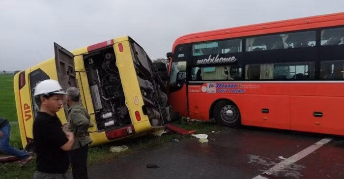 Tai nạn liên hoàn tại đoạn đường dẫn vào cao tốc Ninh Bình - Cầu Giẽ. Ảnh: TL