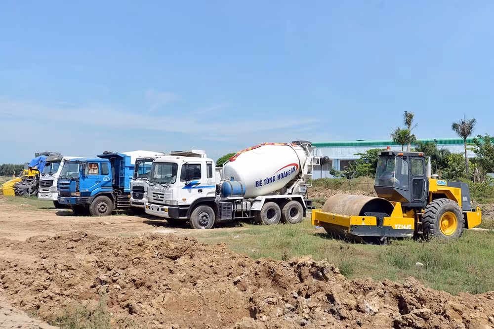 Nhà đầu tư phải làm việc với chính quyền địa phương để xác định nguồn mỏ vật liệu đá, cát và sớm có kế hoạch tập kết vật liệu về công trường trước mùa mưa năm 2019.
