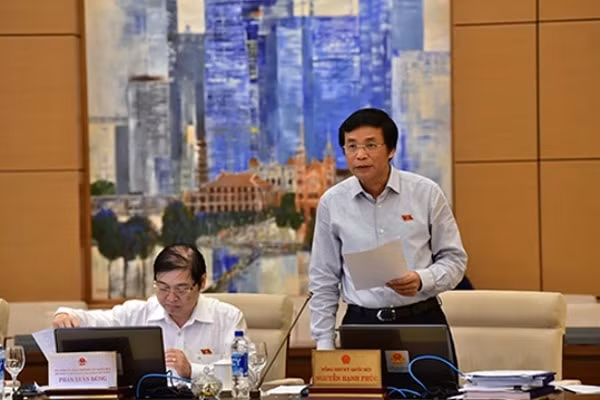 Tổng Thư ký Quốc hội Nguyễn Hạnh Phúc trình bày Báo cáo một số vấn đề về việc chuẩn bị kỳ họp thứ 7. Ảnh: ĐBND