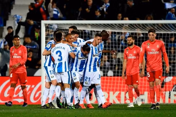 Các cầu thủ Leganes ăn mừng bàn thắng mở tỉ số vào lưới Real. Ảnh: Getty