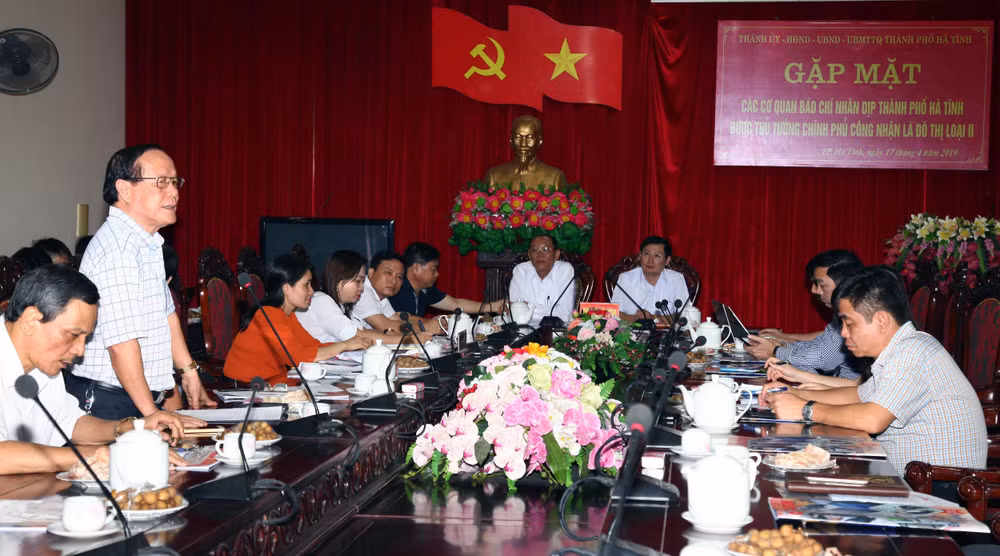 Tại buổi gặp mặt, các cơ quan báo chí đã thảo luận, góp ý cùng chính quyền địa phương trong quá trình phát triển thành phố Hà Tĩnh đô thị loại II