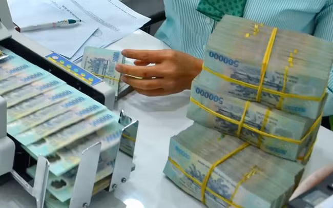 Lãi suất huy động VND hiện nay phổ biến ở mức 0,5-1%/năm đối với tiền gửi không kỳ hạn (Ảnh TL)