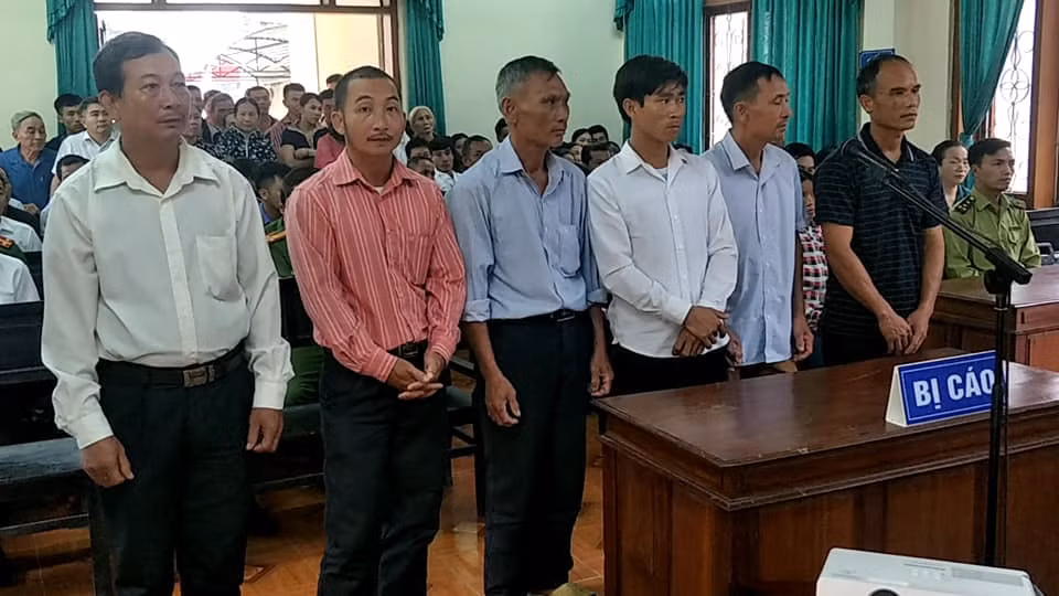 6 bị cáo tại phiên toà