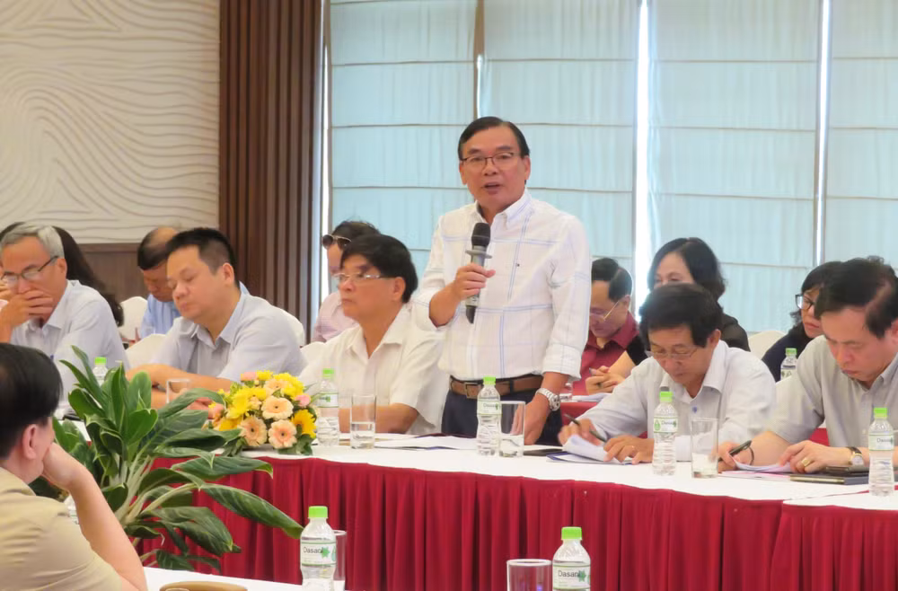 Nhà báo Lê Tiền Tuyến - Hội Nhà báo TP. HCM phát biểu tại Hội nghị.